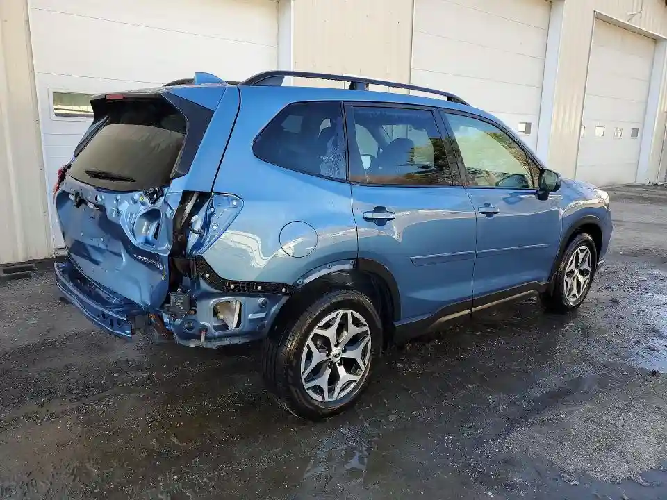 JF2SKAJC0LH402769 2020 SUBARU FORESTER-2