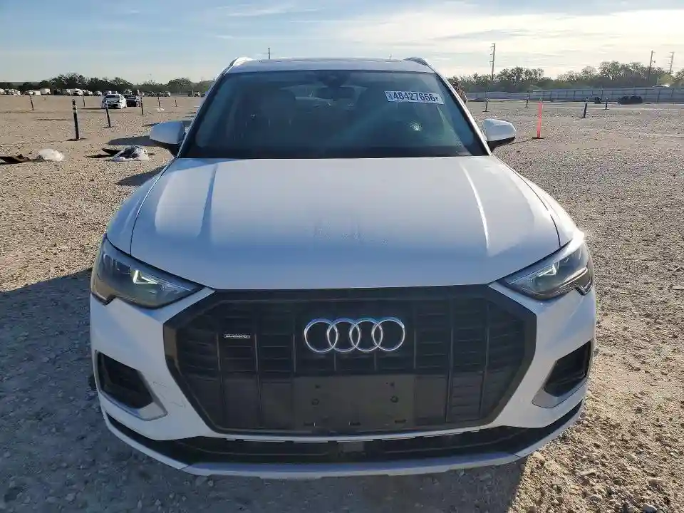 WA1AECF39K1078762 2019 AUDI Q3-4