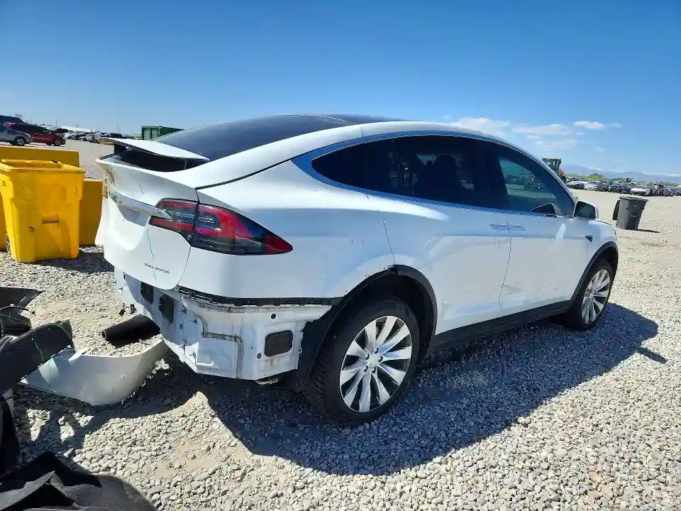 5YJXCAE21KF183015 2019 TESLA MODEL X-2