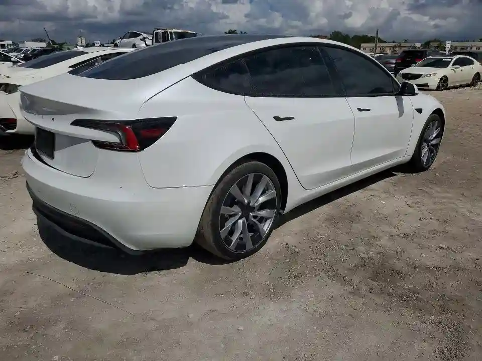 5YJ3E1EA1RF830197 2024 TESLA MODEL 3-2