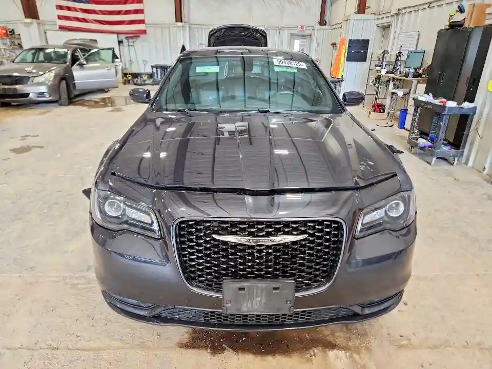 2C3CCAGG9HH527026 2017 CHRYSLER 300-4