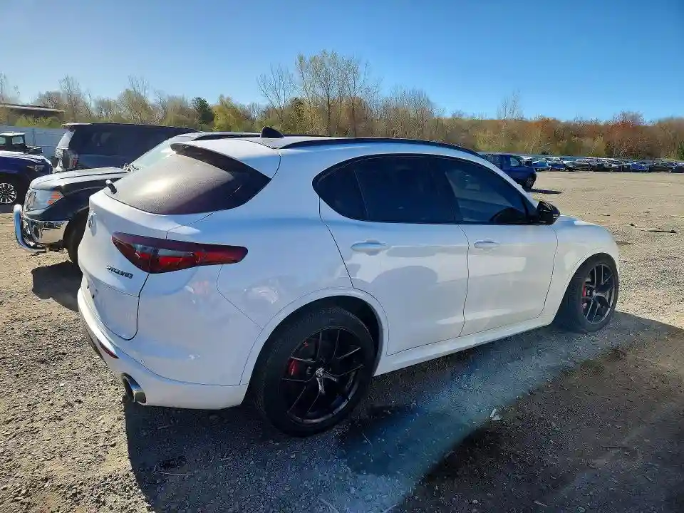 ZASPAKBN0M7D18494 2021 ALFA ROMEO STELVIO-2