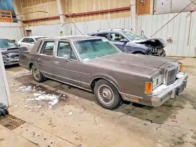 1LNBM81F6KY799832 1989 LINCOLN TOWNHOUSE TOWNCAR-3