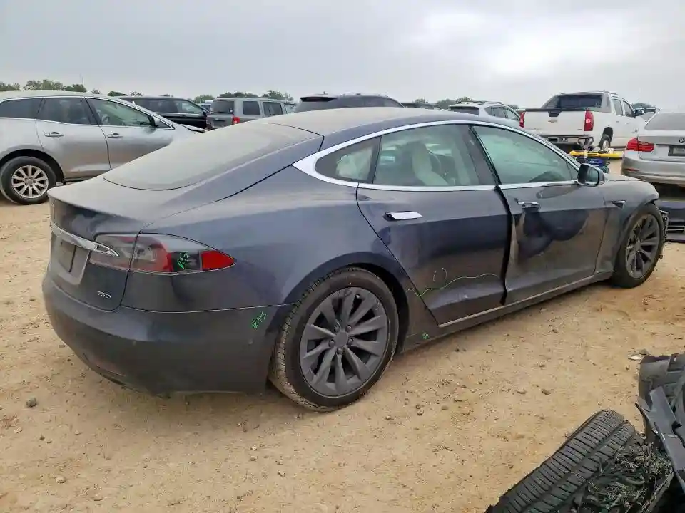 5YJSA1E24JF263228 2018 TESLA MODEL S-2