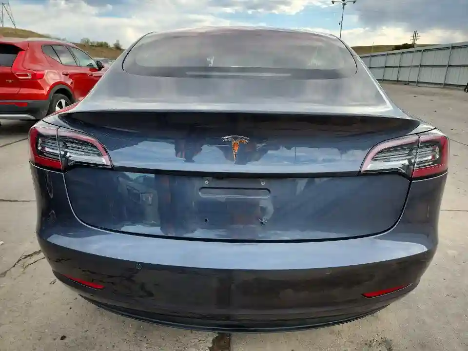 5YJ3E1EA8JF051769 2018 TESLA MODEL 3-5
