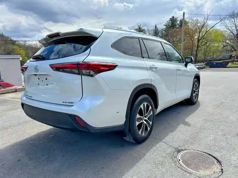 5TDGZRBH8NS560185 2022 TOYOTA HIGHLANDER-2
