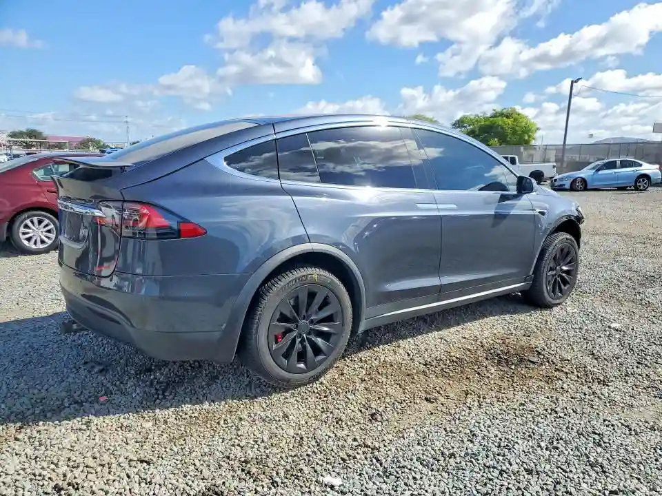 5YJXCBE4XHF062726 2017 TESLA MODEL X-2