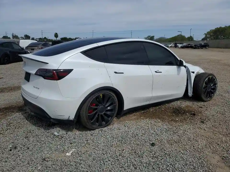 7SAYGDEF7NF486532 2022 TESLA MODEL Y-2