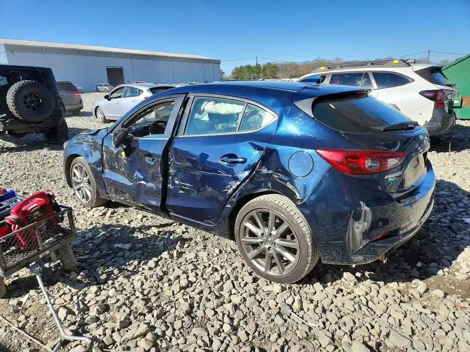 3MZBN1M38JM270108 2018 MAZDA 3-1
