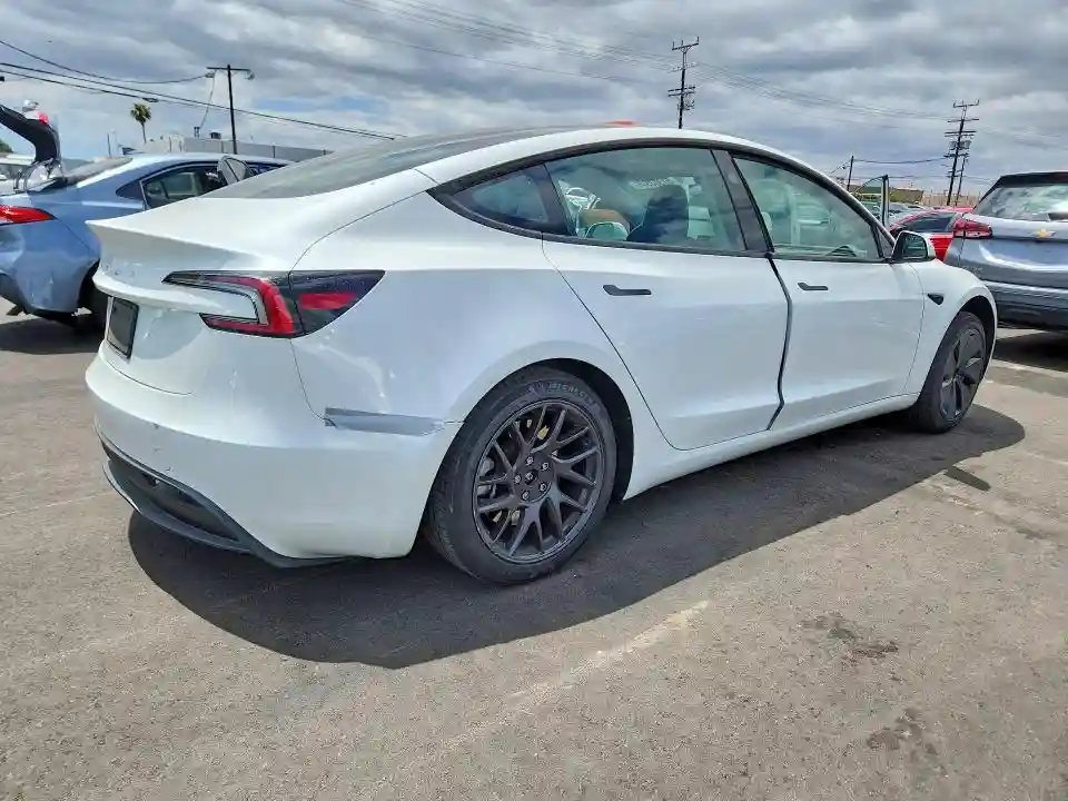 5YJ3E1EA3SF009401 2025 TESLA MODEL 3-2