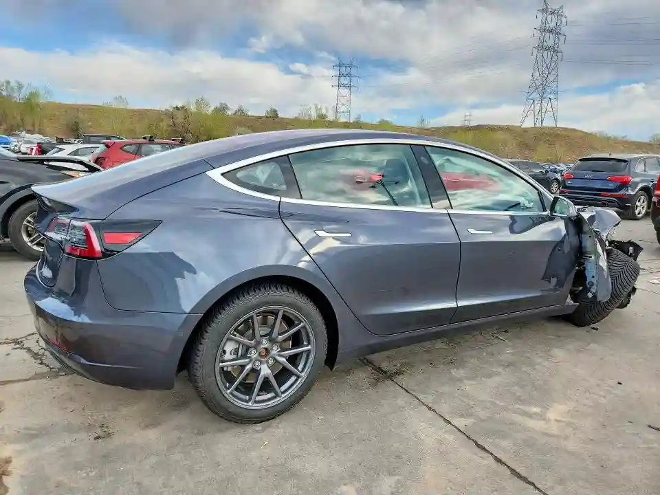 5YJ3E1EA8JF051769 2018 TESLA MODEL 3-2