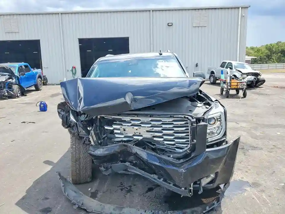 1GKS1CKJ5JR325032 2018 GMC YUKON-4