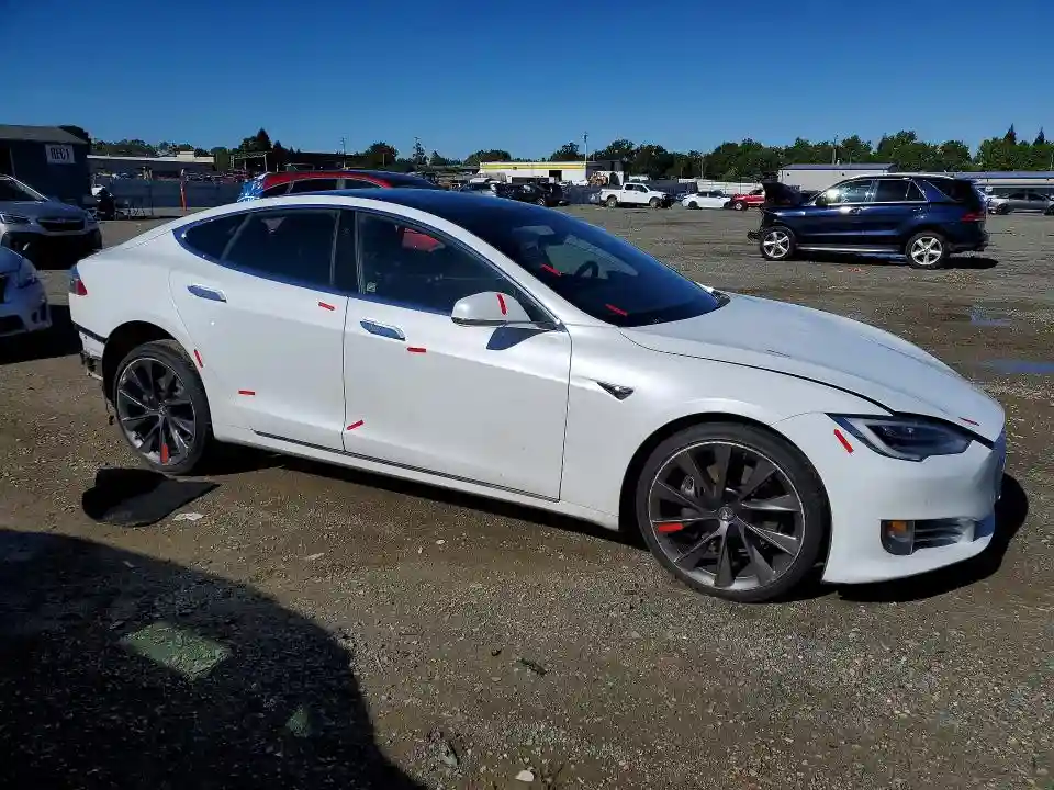 5YJSA1E20JF281337 2018 TESLA MODEL S-3