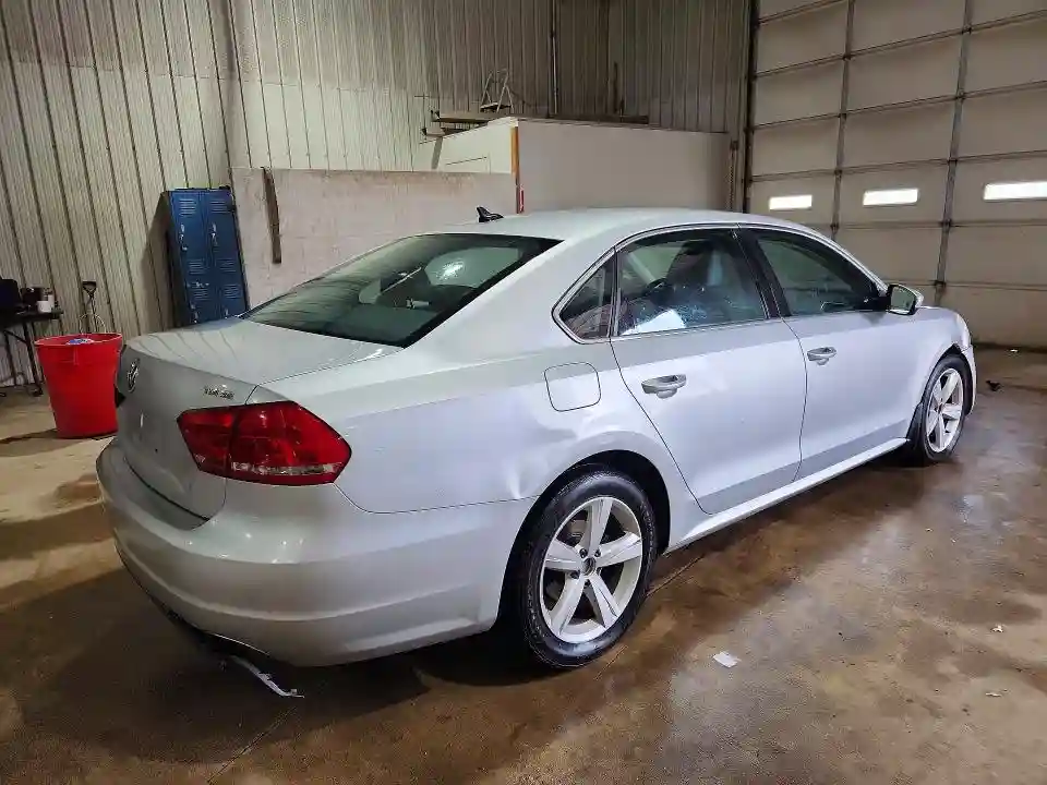1VWBV7A34FC058869 2015 VOLKSWAGEN PASSAT-2