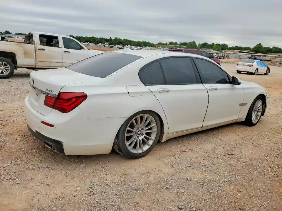 WBAYA8C56FD825805 2015 BMW 7 SERIES-2