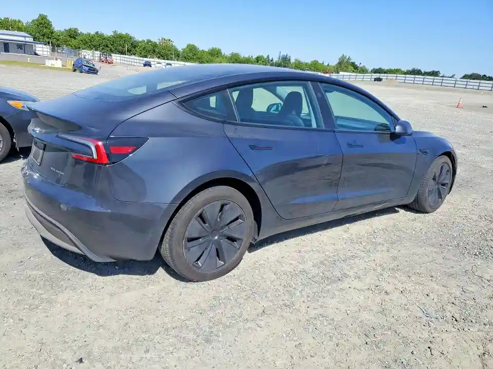 5YJ3E1EB3SF885636 2025 TESLA MODEL 3-2