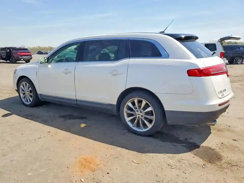 2LMHJ5ATXBBJ54769 2011 LINCOLN MKT-1