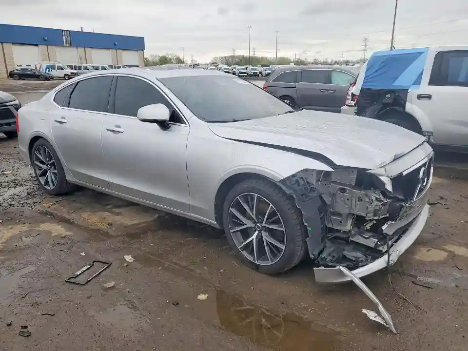 YV1A22MK4H1011329 2017 VOLVO S90-3