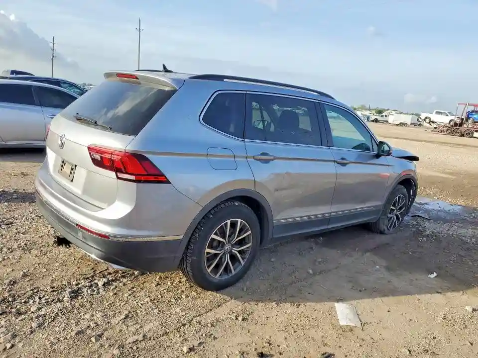 3VV3B7AX3LM061938 2020 VOLKSWAGEN TIGUAN-2