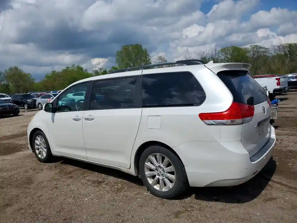 5TDYK3DC2BS004747 2011 TOYOTA SIENNA-1