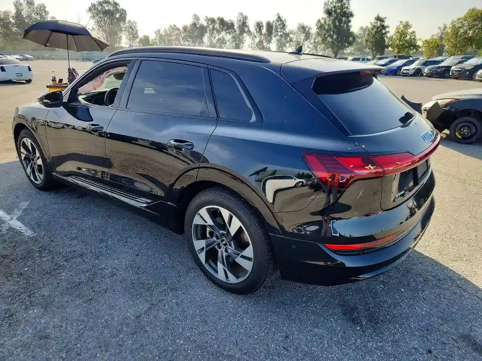 WA1AABGE4NB022555 2022 AUDI E-TRON-1
