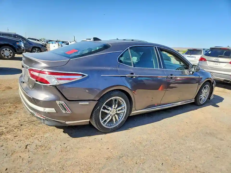 4T1B11HK6JU010961 2018 TOYOTA CAMRY-2