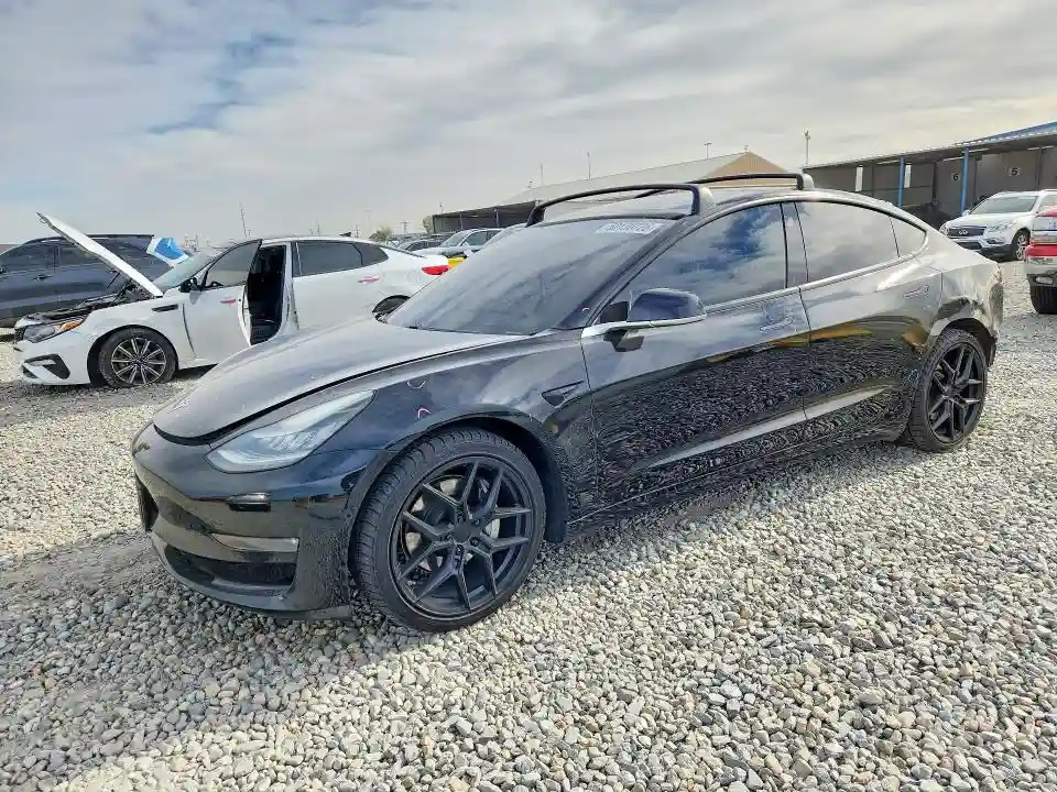 5YJ3E1EB9JF184839 2018 TESLA MODEL 3-0