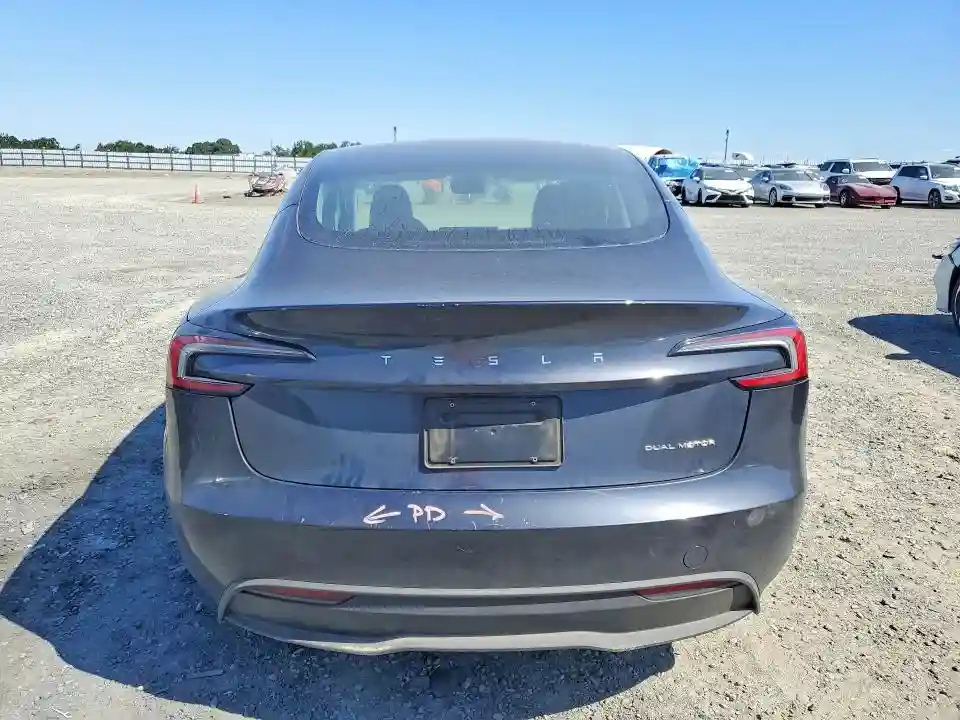 5YJ3E1EB3SF885636 2025 TESLA MODEL 3-5