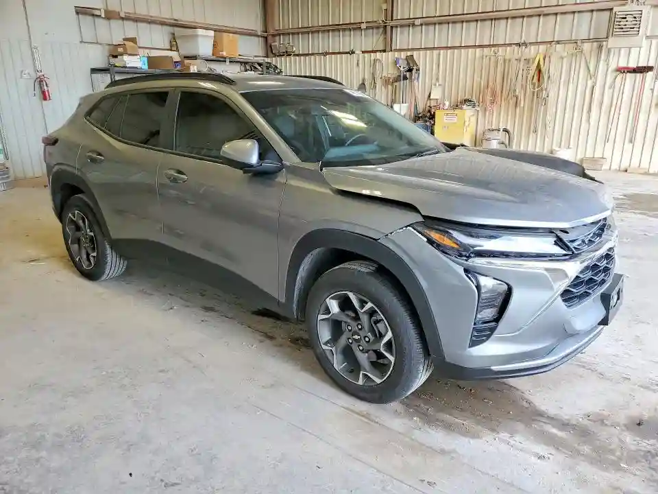 KL77LHEP8TC075717 2026 CHEVROLET TRAX-3