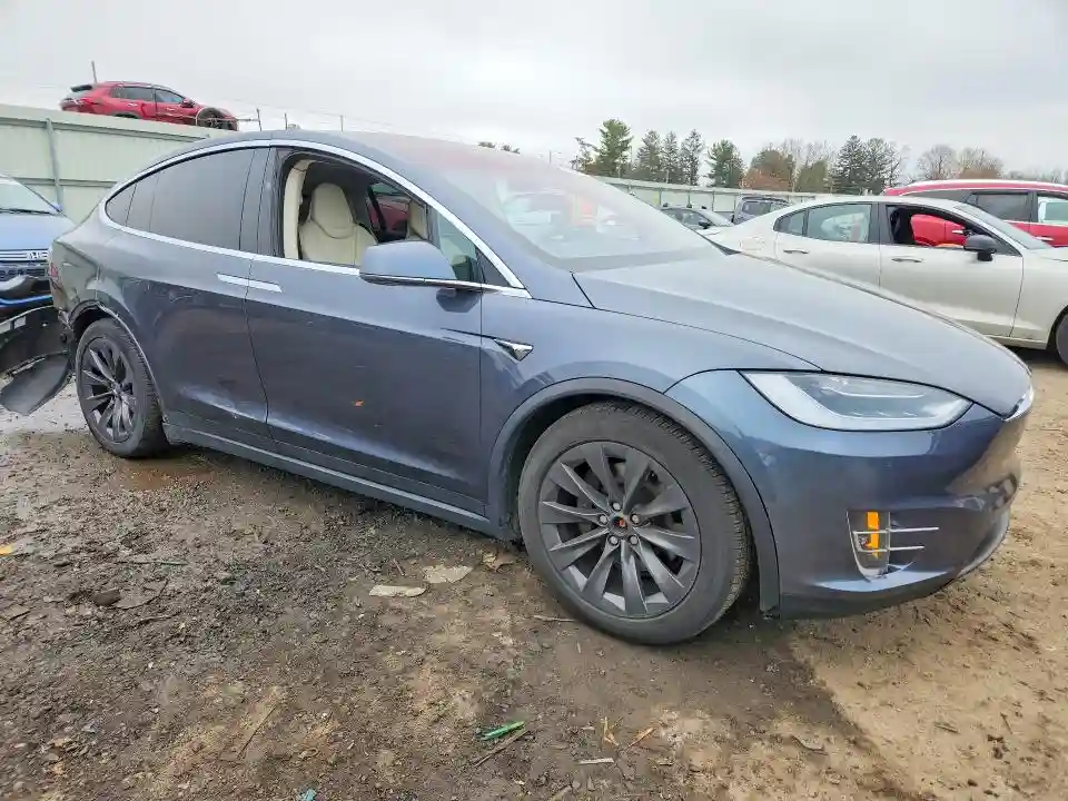 5YJXCBE25JF101694 2018 TESLA MODEL X-3