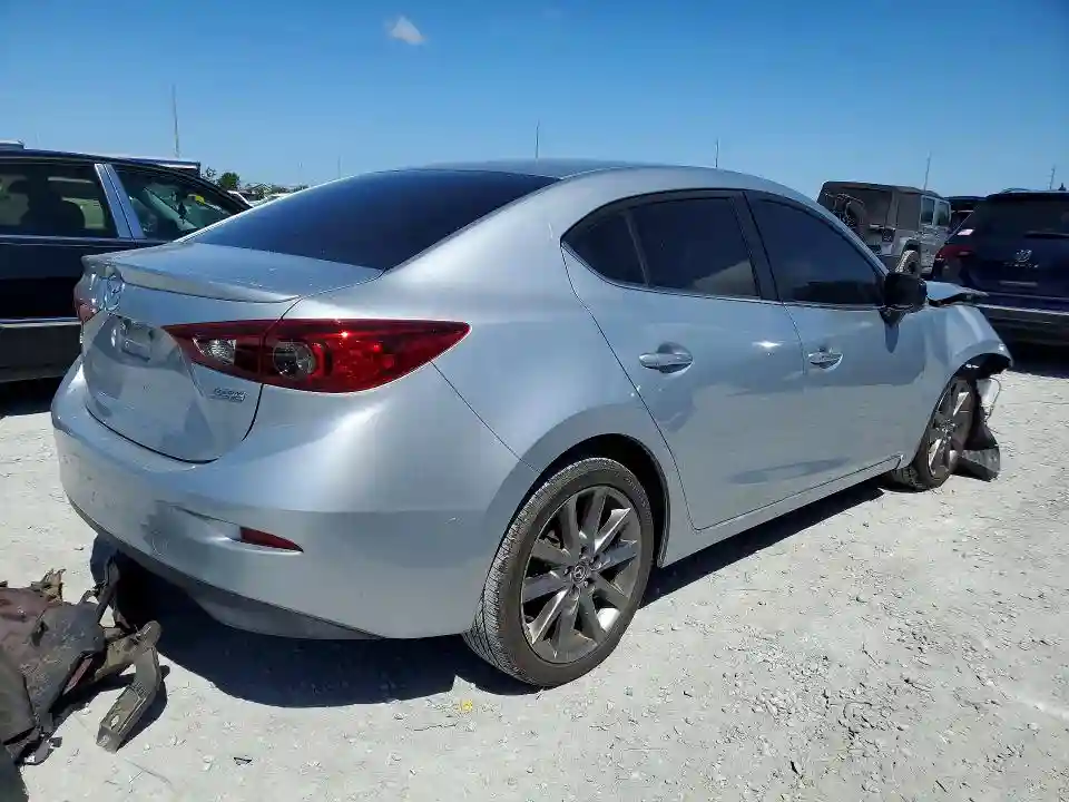 3MZBN1V35JM206722 2018 MAZDA 3-2