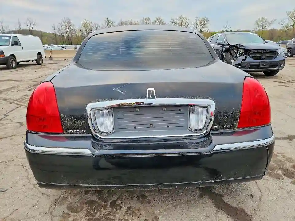 2LNBL8FV7BX763778 2011 LINCOLN TOWNCAR-5
