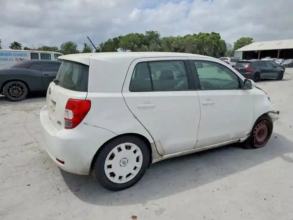 JTKKU4B48B1015288 2011 SCION XD-2