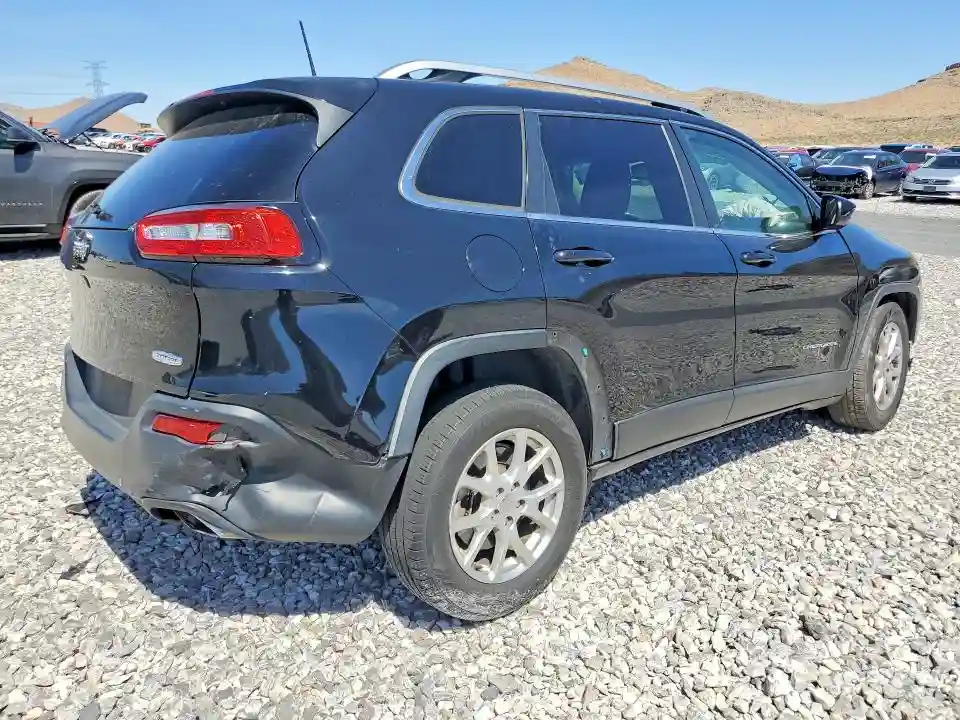 1C4PJMCXXJD532488 2018 JEEP CHEROKEE-2