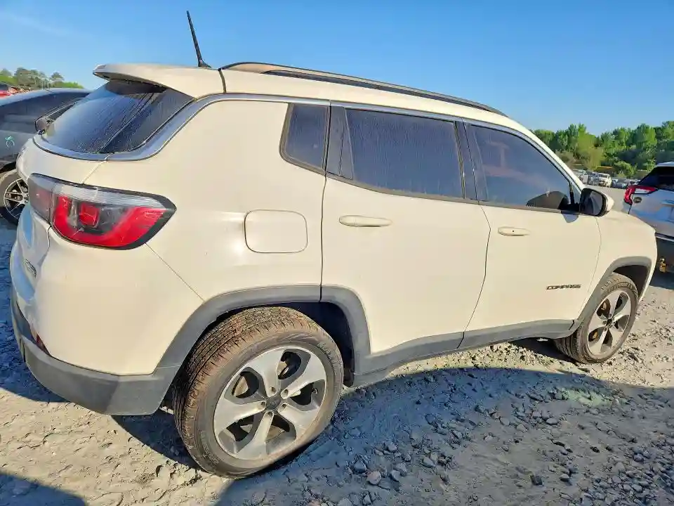 3C4NJDBB7JT144318 2018 JEEP COMPASS-2