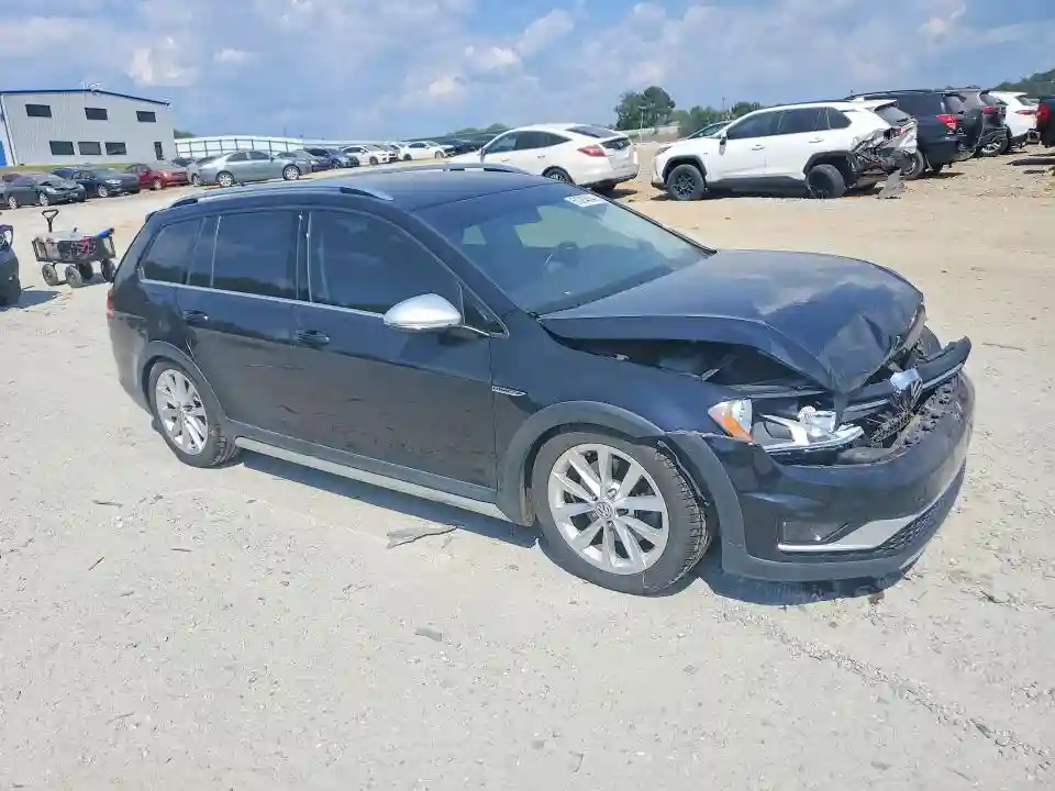 3VWH17AU4HM526745 2017 VOLKSWAGEN GOLF-3