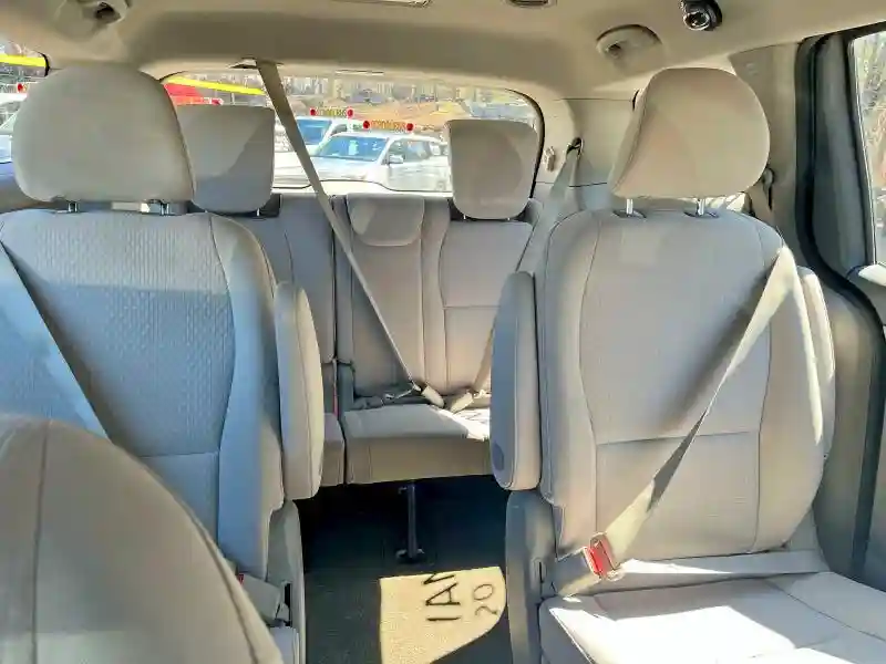 KNDMA5C12J6400723 2018 KIA SEDONA-5