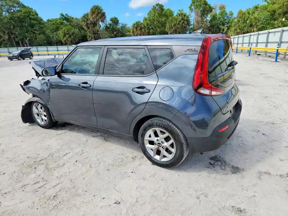 KNDJ23AU6L7732128 2020 KIA SOUL S-1