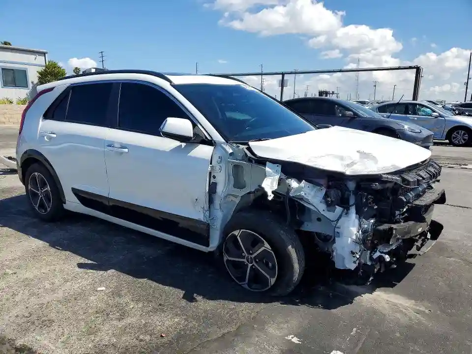 KNDCT3LE7S5263895 2025 KIA NIRO SX-3