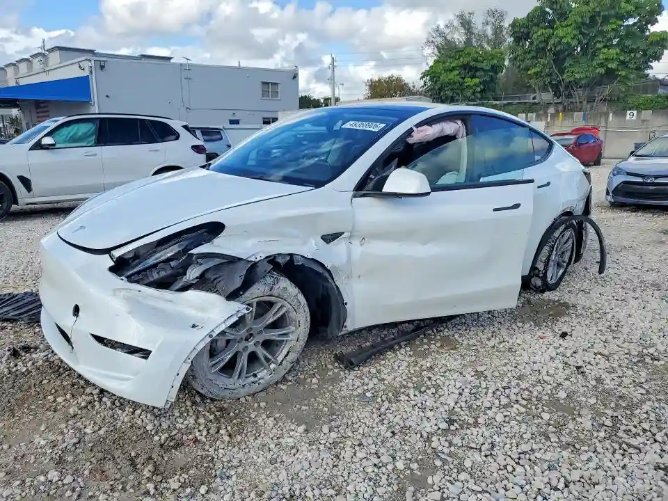 7SAYGDEE2PA194875 2023 TESLA MODEL Y-0