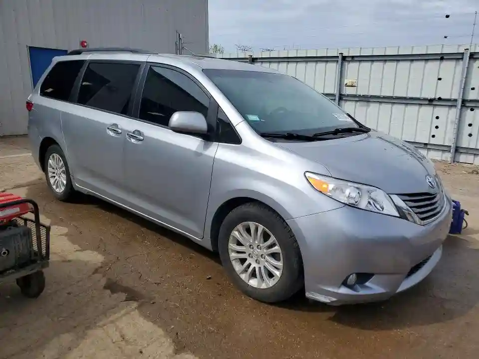 5TDYZ3DC2HS791588 2017 TOYOTA SIENNA-3