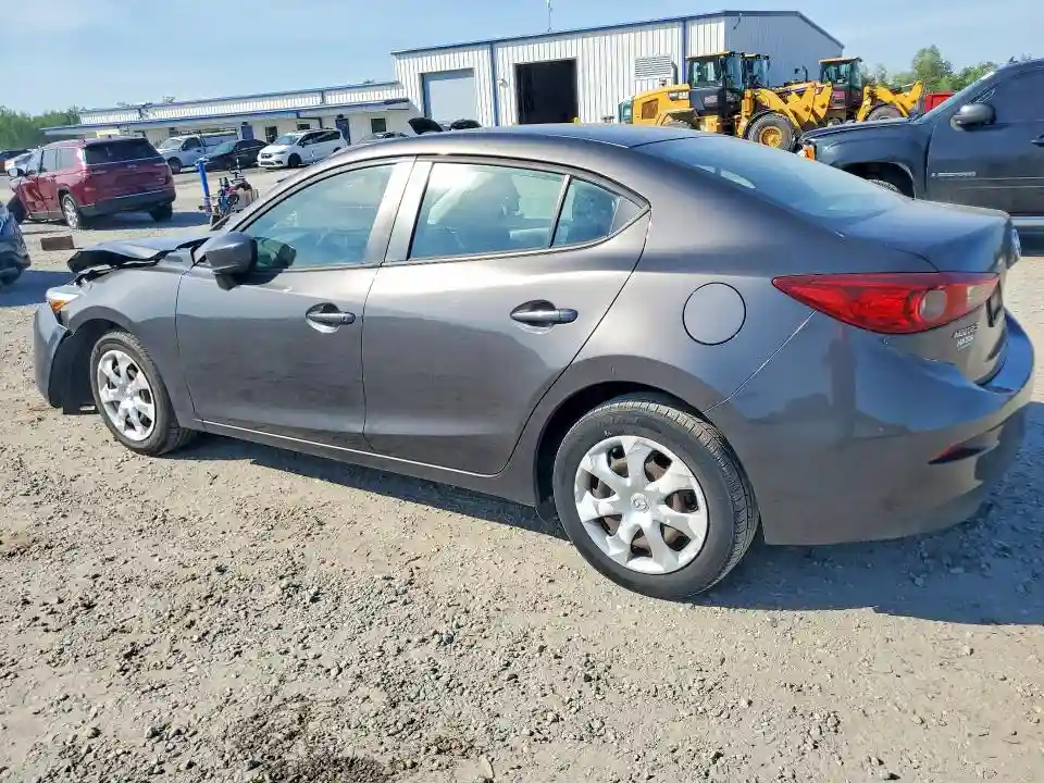 3MZBN1U76JM161522 2018 MAZDA 3-1