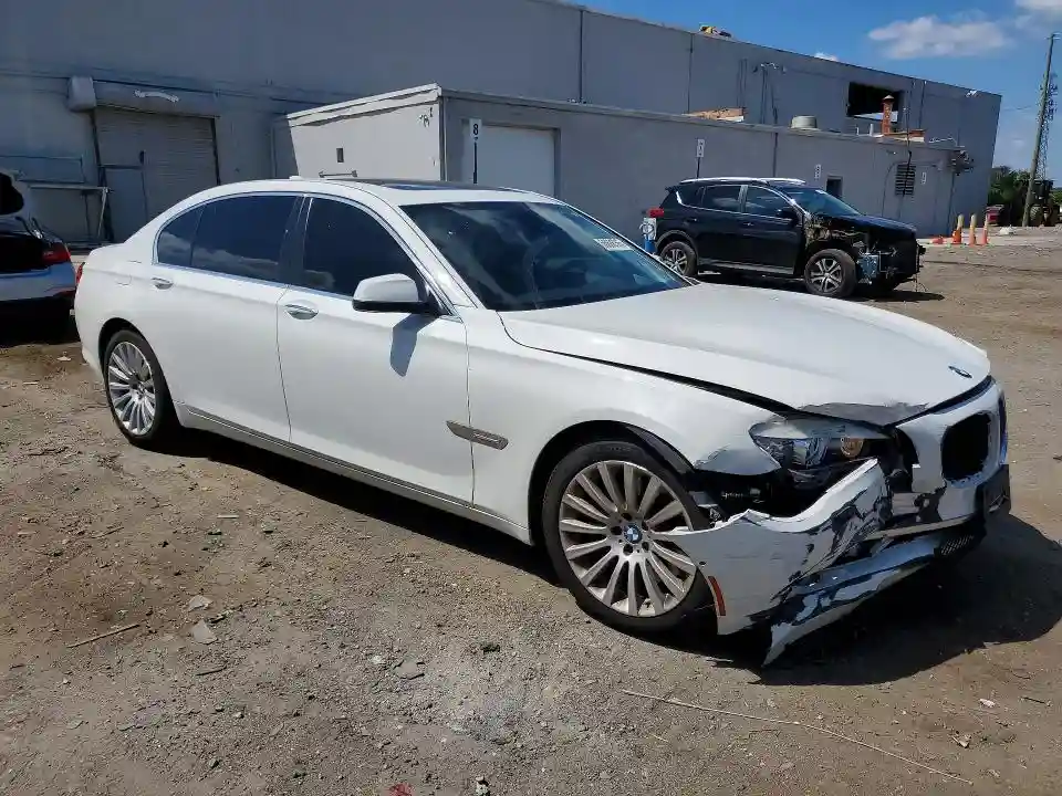WBAKB8C52CDX20418 2012 BMW 7 SERIES-3