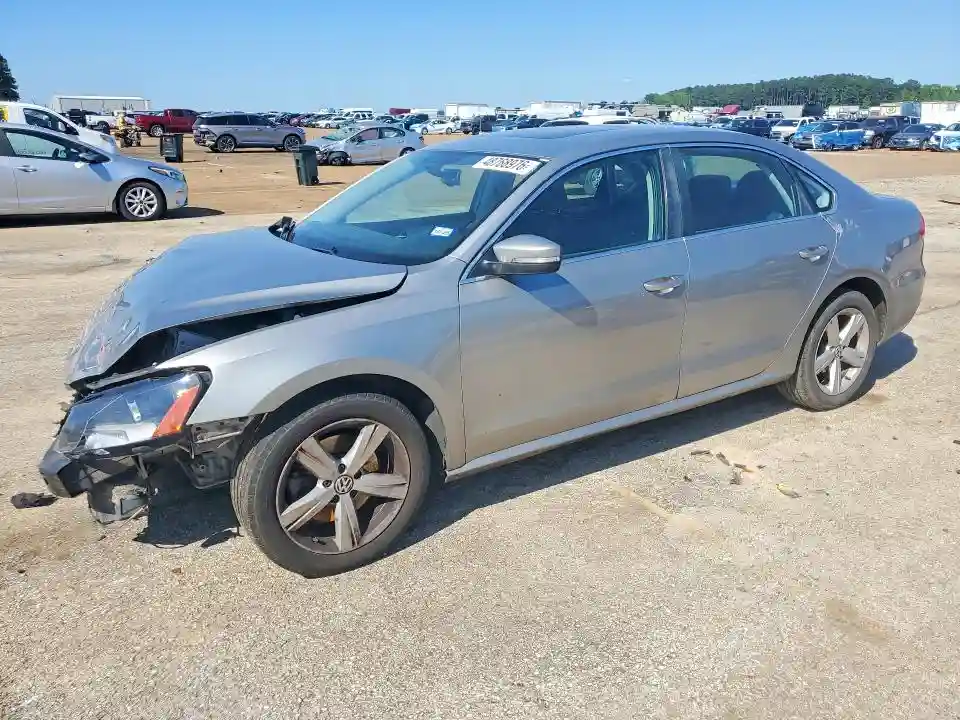 1VWBH7A36DC025263 2013 VOLKSWAGEN PASSAT SE-0
