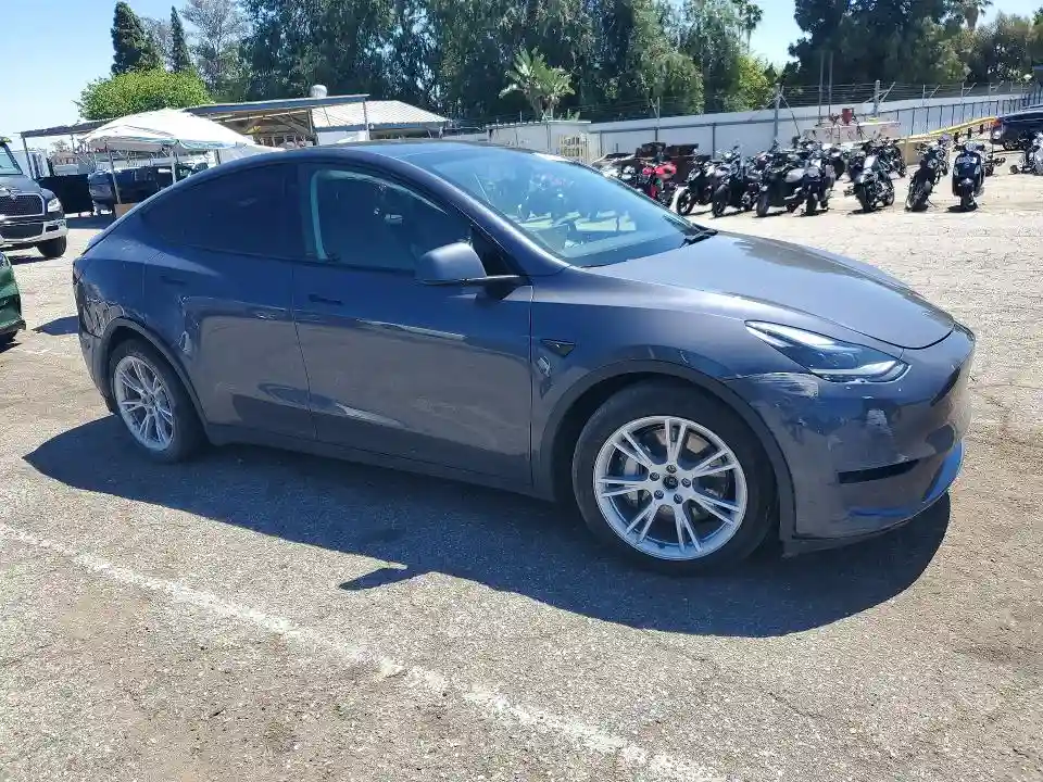 7SAYGDEE8PF908429 2023 TESLA MODEL Y-3