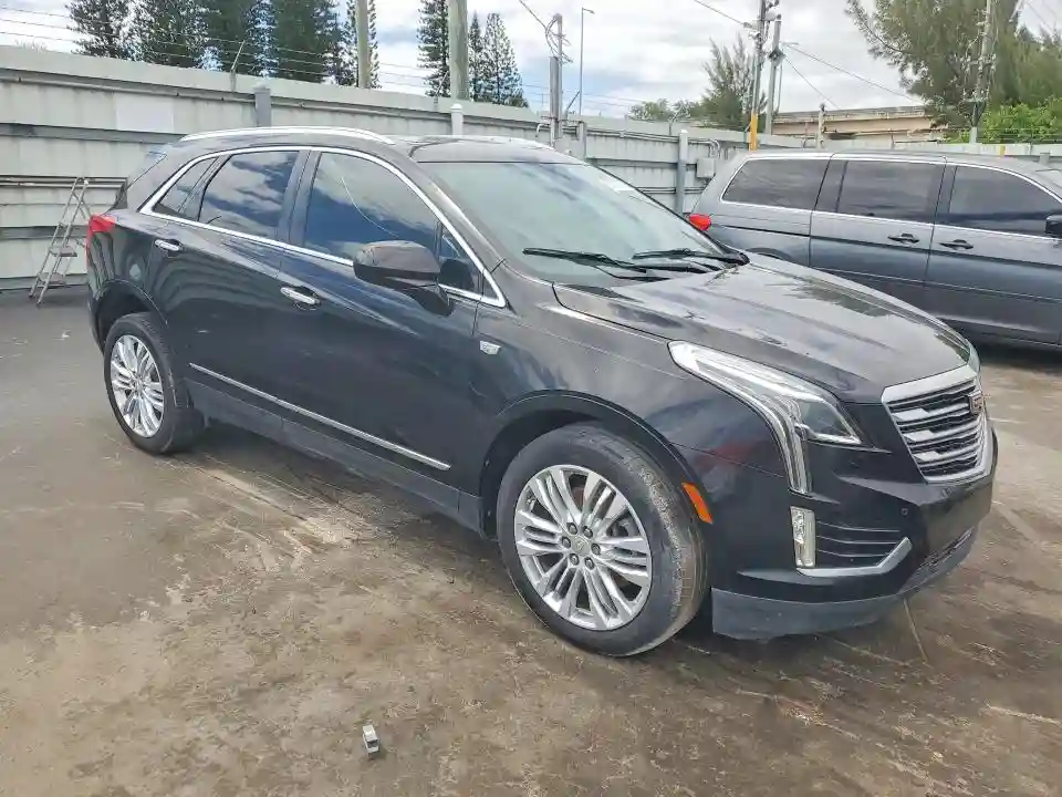 1GYKNCRS8HZ112031 2017 CADILLAC XT5-3