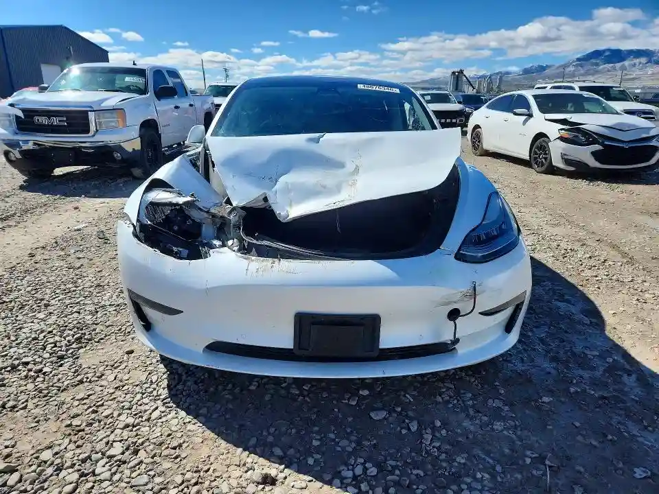 5YJ3E1EB1KF511168 2019 TESLA MODEL 3-4