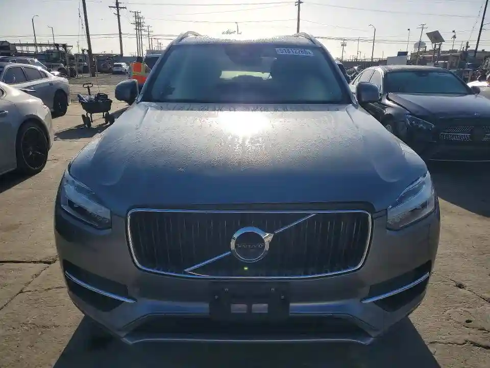 YV4A22PK8J1391165 2018 VOLVO XC90-4