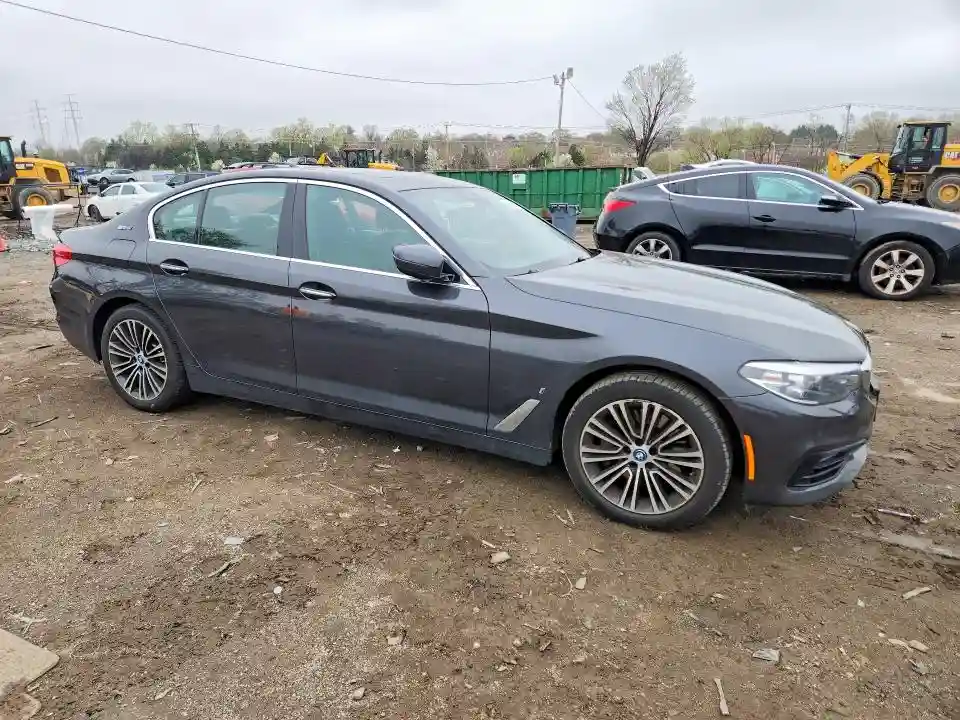 WBAJB1C58JB084065 2018 BMW 5 SERIES-3