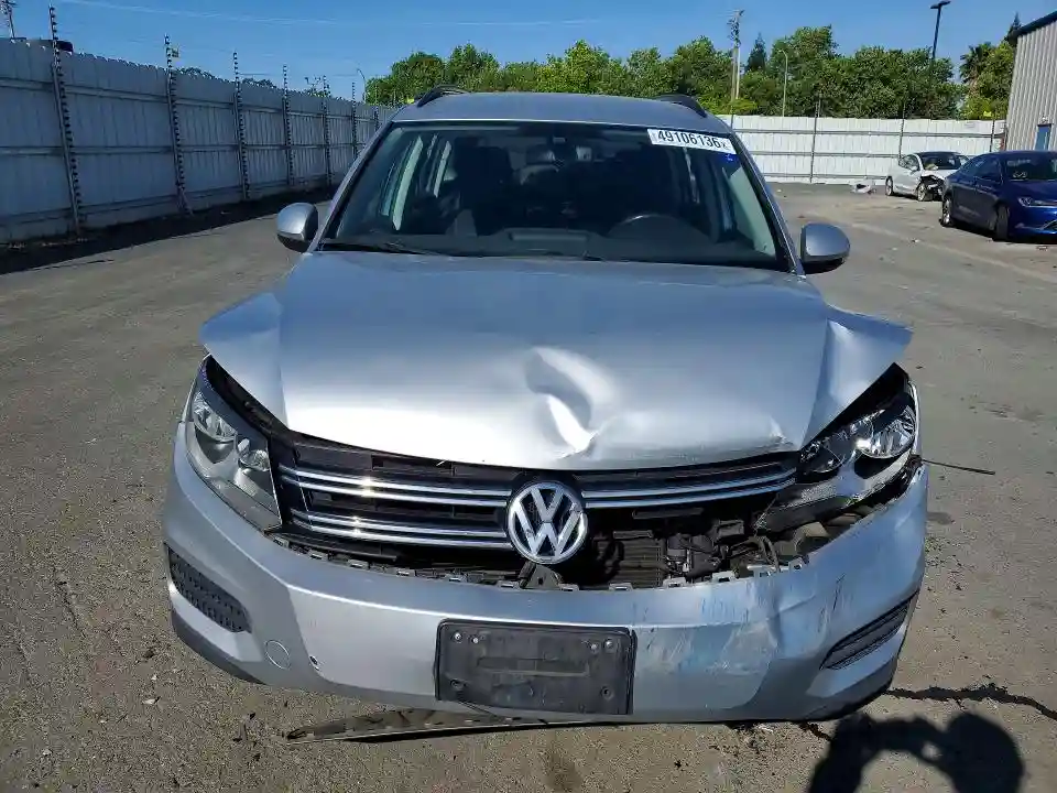 WVGAV7AXXGK000379 2016 VOLKSWAGEN TIGUAN-4